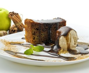 Torta de Maçã com Gengibre (Ginger Apple Cake)