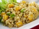 Salada de quinua com molho de pêssego e curry