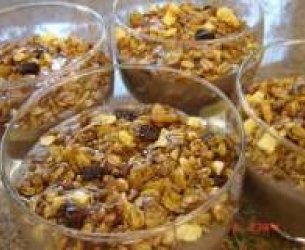 Mousse de Açaí com Mel e Granola