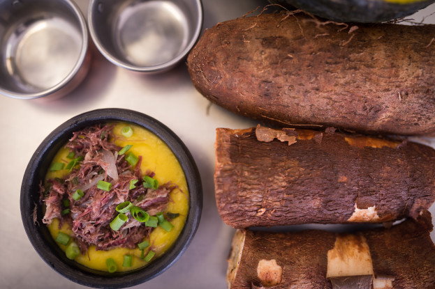 Escondidinho de Mandioca com Carne de Sol Escondidinho de Mandioca com Carne de Sol