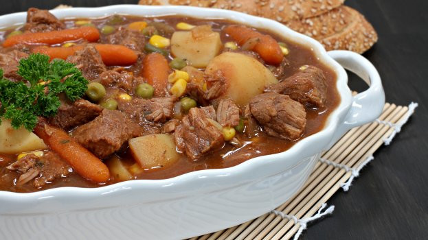 Hora do almoço é hora de fazer carne de panela Hora do almoço é hora de fazer carne de panela