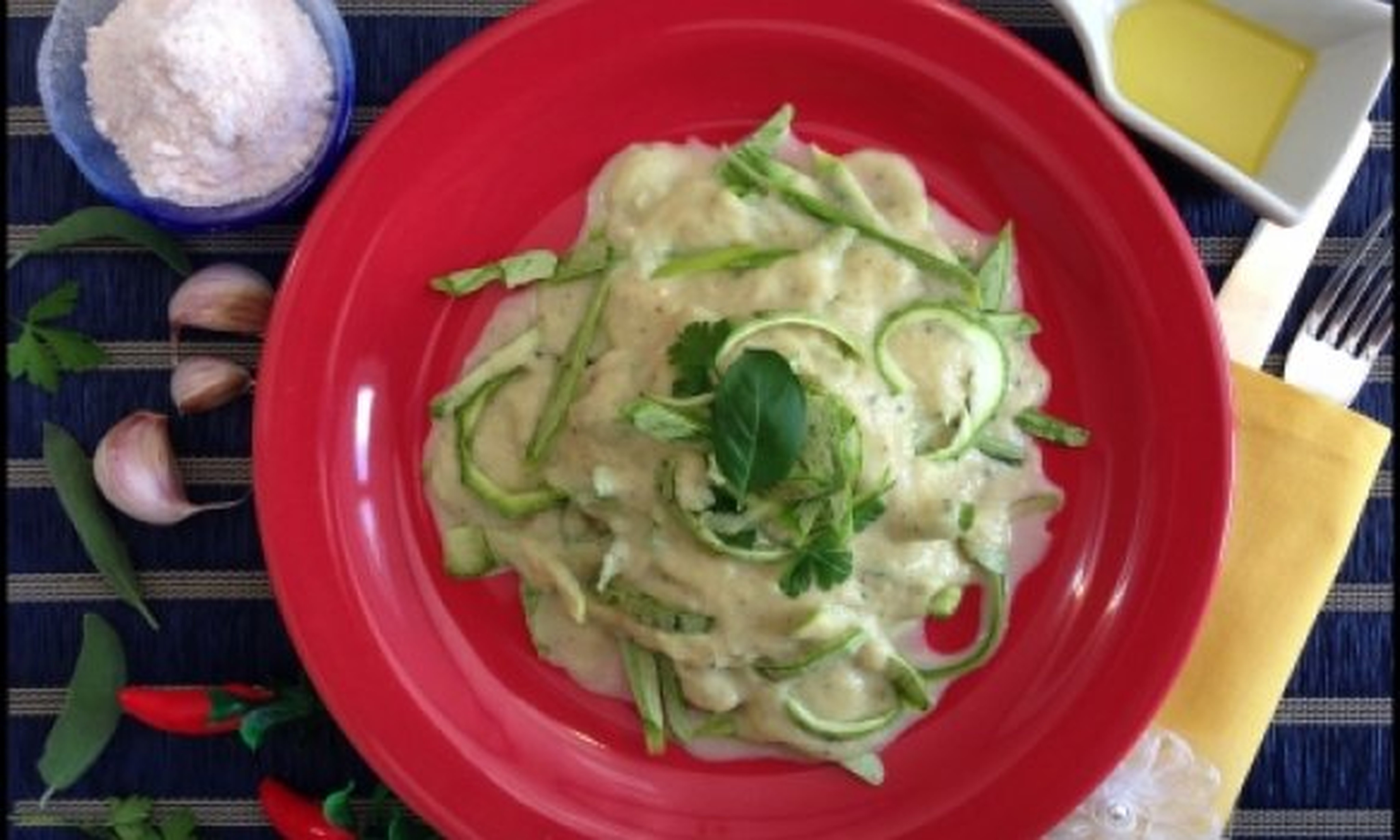 Macarrão de abobrinha com molho branco