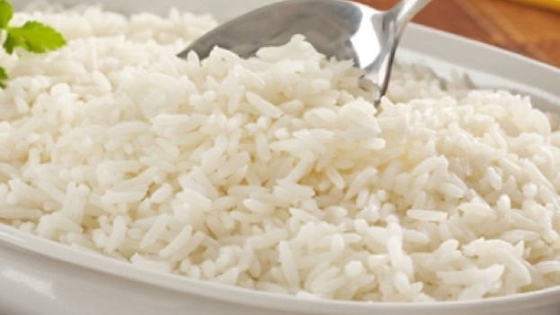 Passo a passo de como fazer arroz soltinho