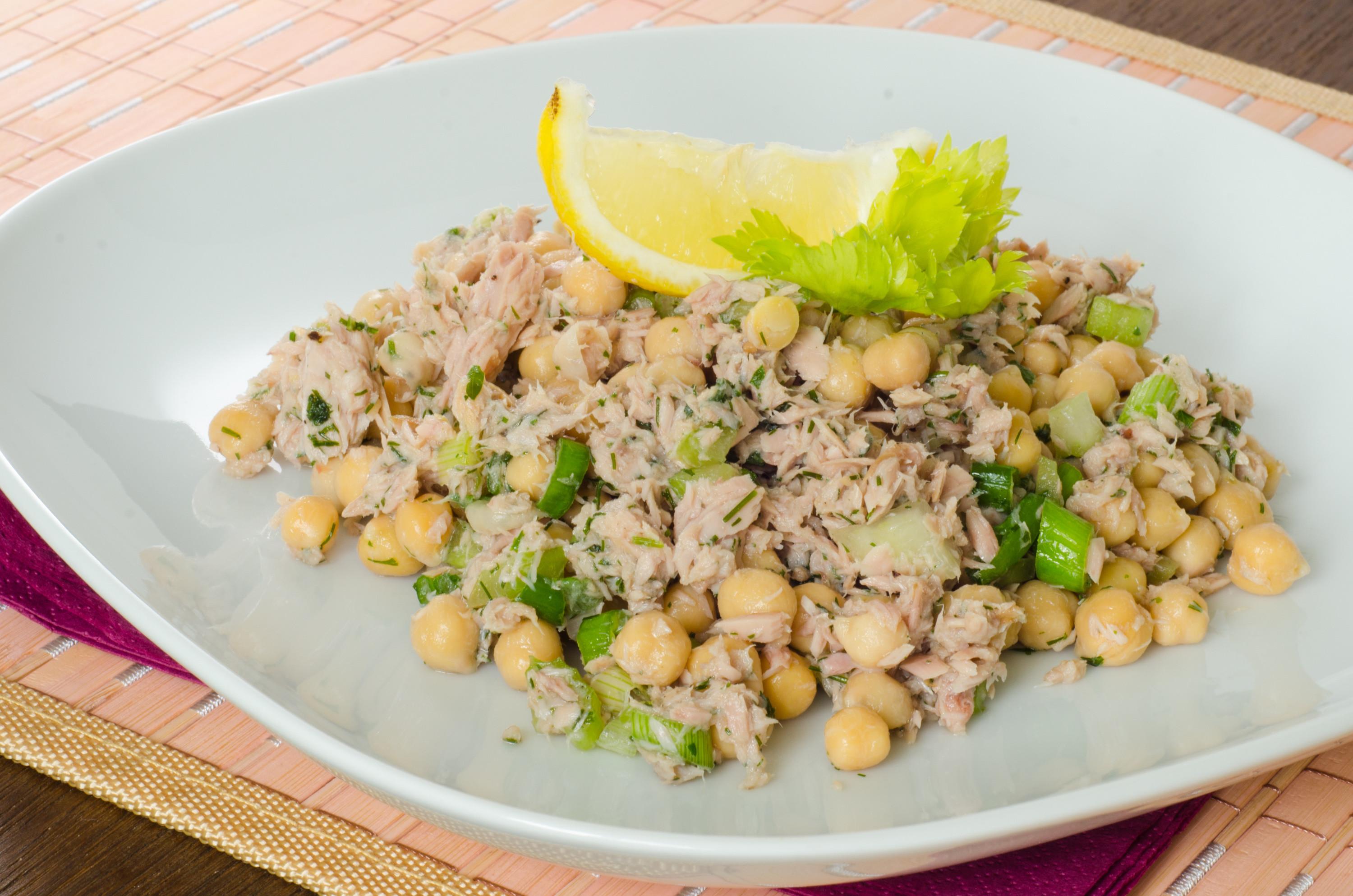 Salada de Grão de Bico com Atum