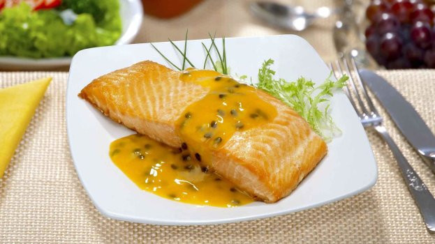 Salmão ao Molho de Maracujá em 30 minutos Salmão ao Molho de Maracujá em 30 minutos