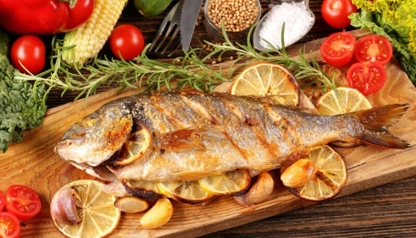 Tucunaré recheado com Legumes Tucunaré recheado com Legumes