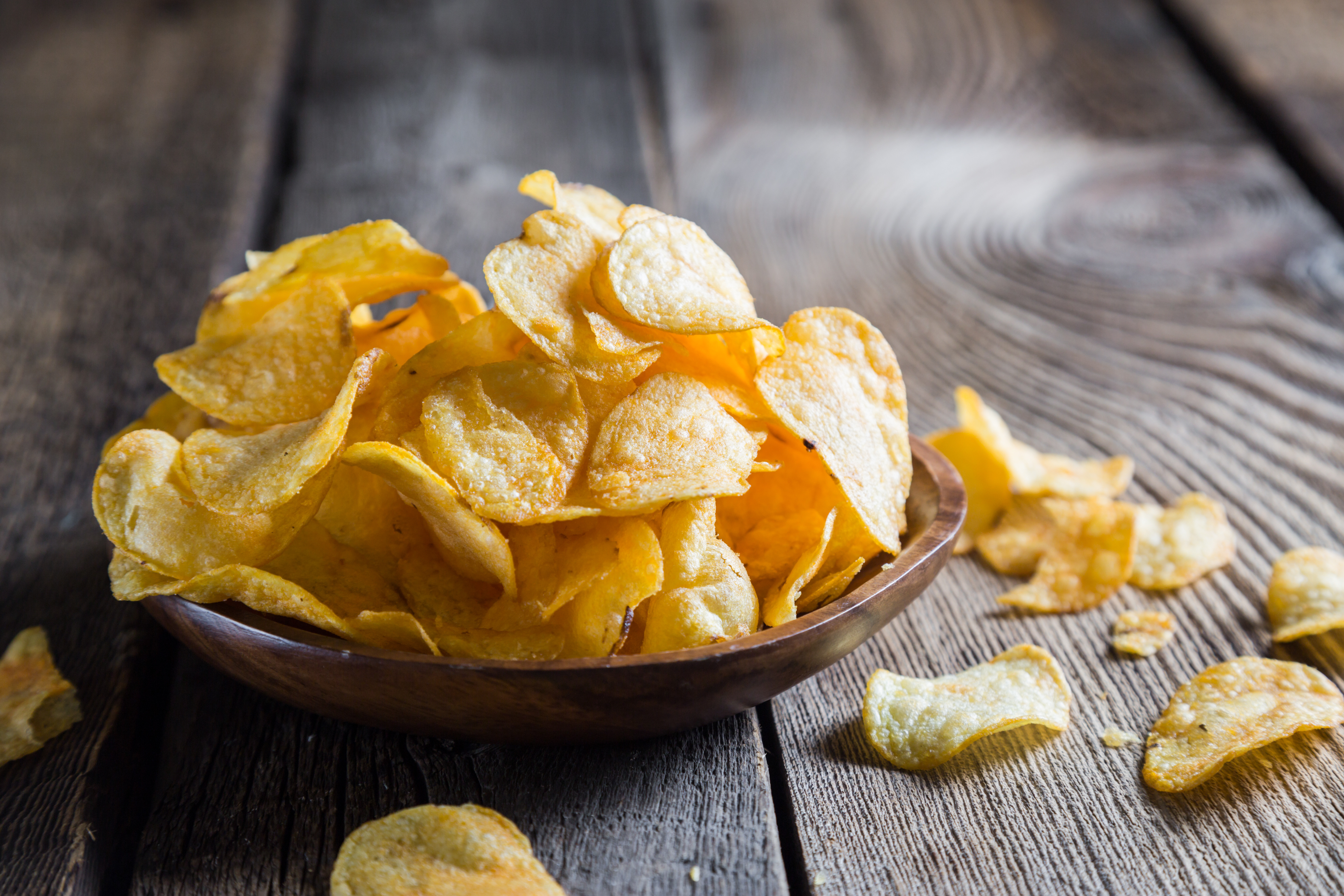 BATATAS CHIPS FRITAS E CROCANTES → Melhor Receita!