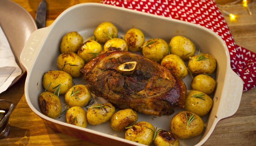 Pernil assado com batatas rústicas Pernil assado com batatas rústicas