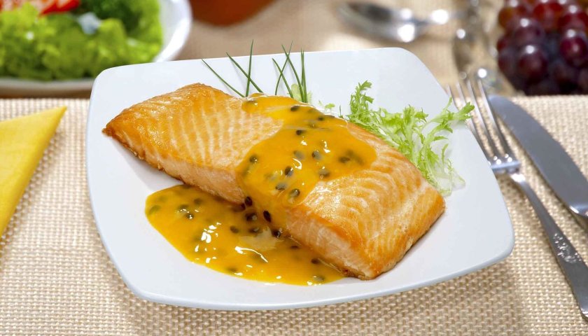 Salmão ao molho de maracujá Salmão ao molho de maracujá