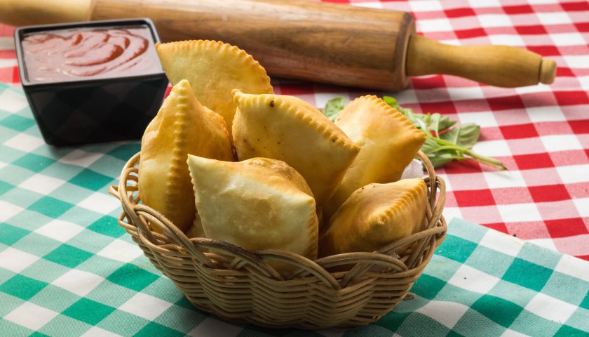 Pastelzinho de leite ninho com nutella