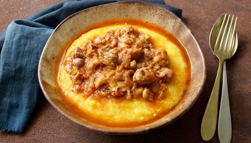 Angu com Molho de Frango Angu com Molho de Frango