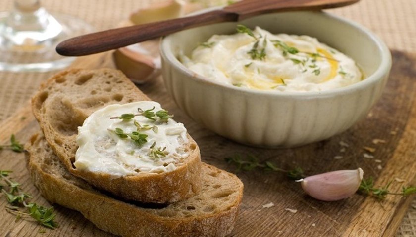 Patê de salmão defumado com gorgonzola Patê de salmão defumado com gorgonzola