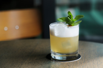 Caipiroska Sour