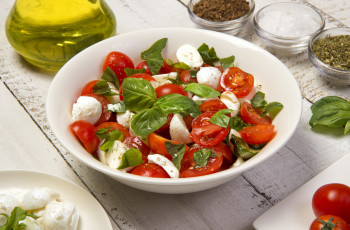 Salada Caprese - Fresca e Italiana