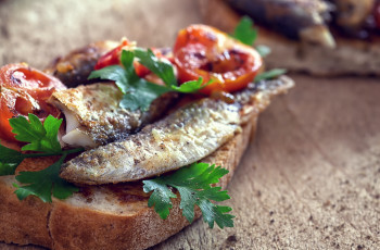 Pão com sardinhas