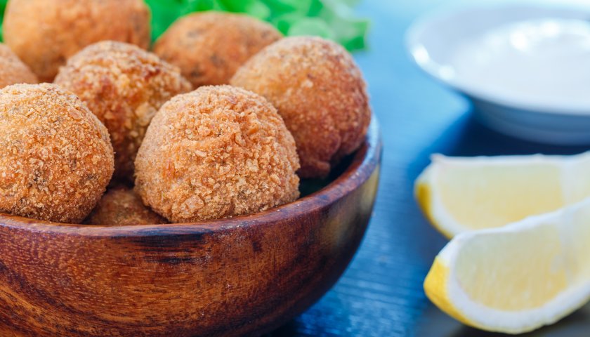 Bolinho de Grão-de-Bico com Frango Bolinho de Grão-de-Bico com Frango