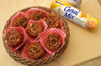 Muffin de Banana com Biscoito Cereal Mix Triunfo
