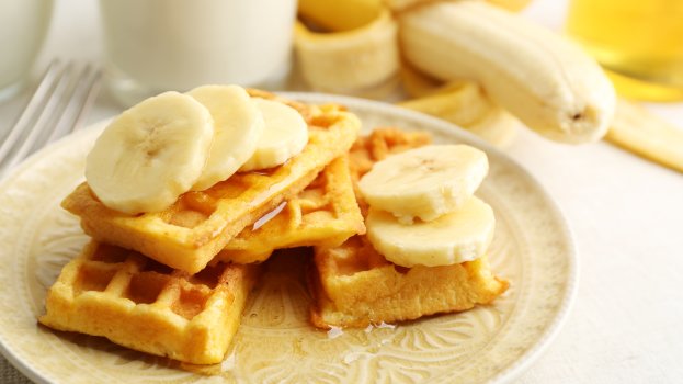 Waffle de banana sem glúten vegano