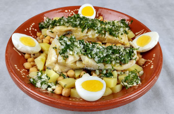 Salada de Bacalhau com Brócolis e Ovo