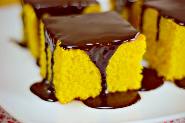 Bolo de cenoura vegano Bolo de cenoura vegano