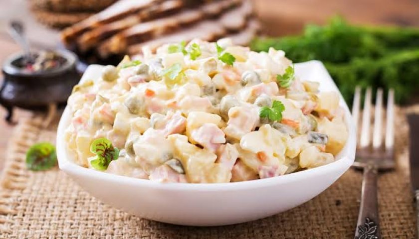 Salada de Maionese com Peito de Frango