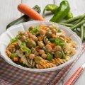 Salada de Grão de Bico e Macarrão ao Molho de Laranja e Mostarda 