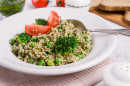 Quinoa com Frango Desfiado e Brocólis