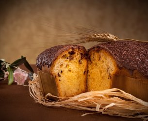 Colomba Pascal de Chocolate com Ganache
