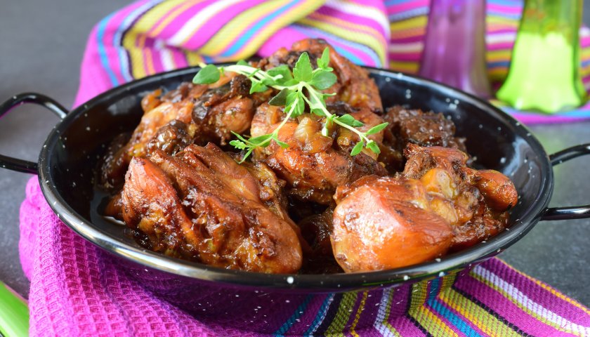 Coxa e Sobrecoxa ao Vinho Coxa e Sobrecoxa ao Vinho