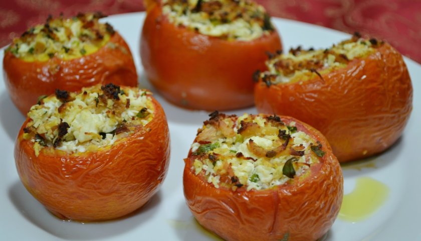 Tomates recheados de salmão Tomates recheados de salmão