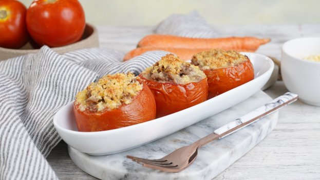 Tomate Recheado com Carne Moída e Queijo