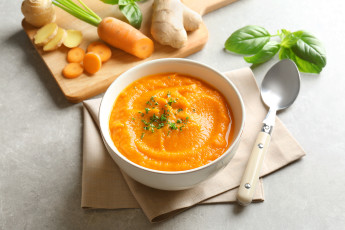 Sopa fria de cenoura com gengibre