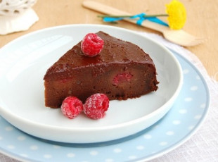 Torta Mousse de Chocolate com Pão de Ló e Framboesa