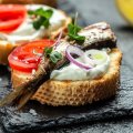 filé de sardinha recheado com creme de alho