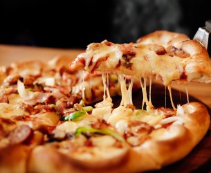 Pizza de Escondidinho de Carne Seca ao Molho Madeira