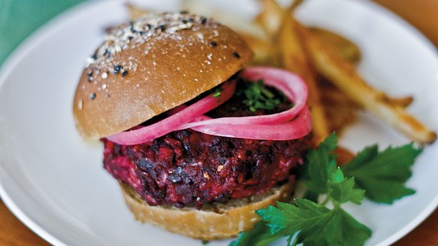 Hambúrguer vegetariano de beterraba Hambúrguer vegetariano de beterraba