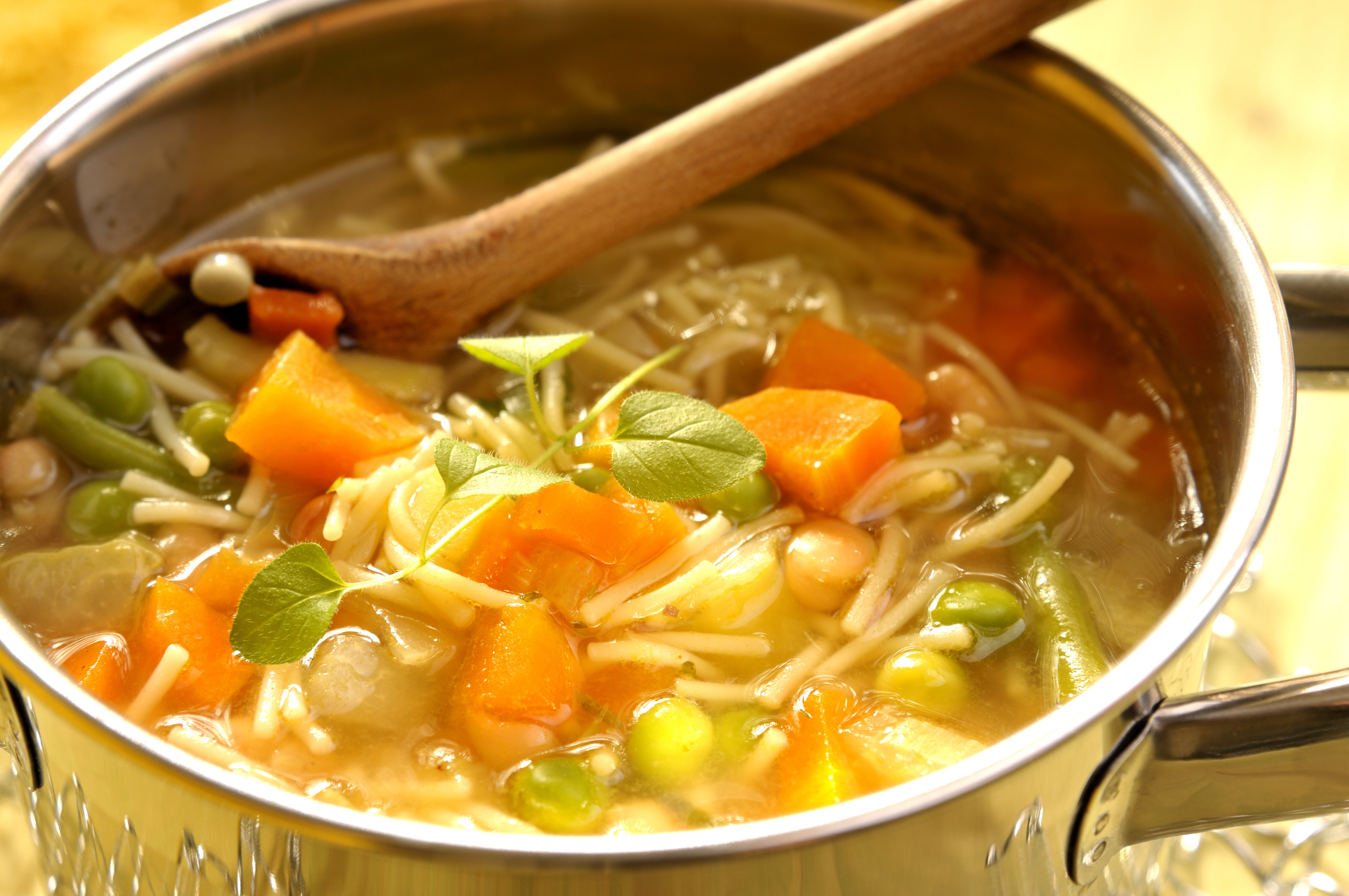 Receita de Sopa de Legumes com Carne e Macarrão | CyberC...