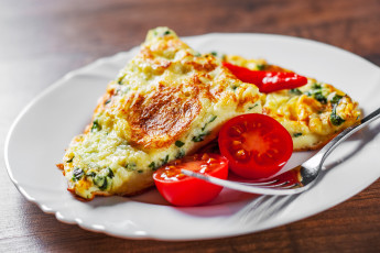 Omelete Assada com Tomate Uva e Sálvia