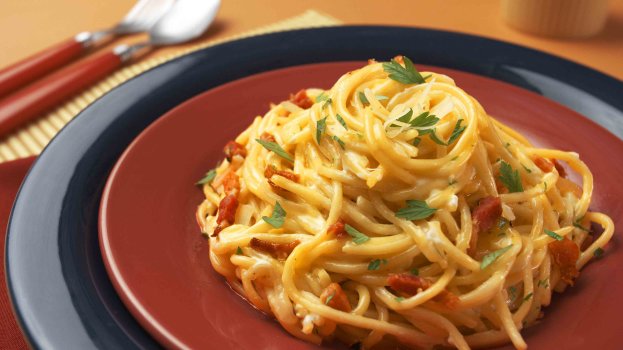 Espaguete à Carbonara de Uma Panela Só