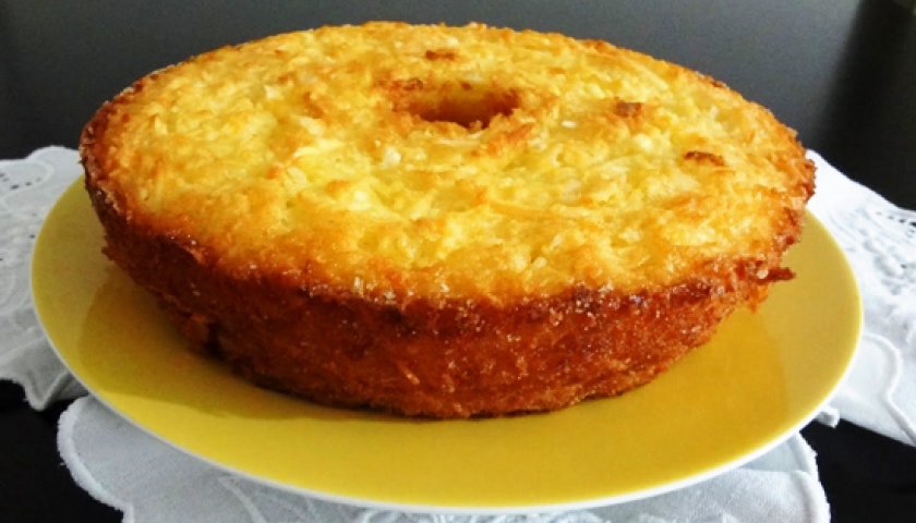 Bolo de mandioca crua