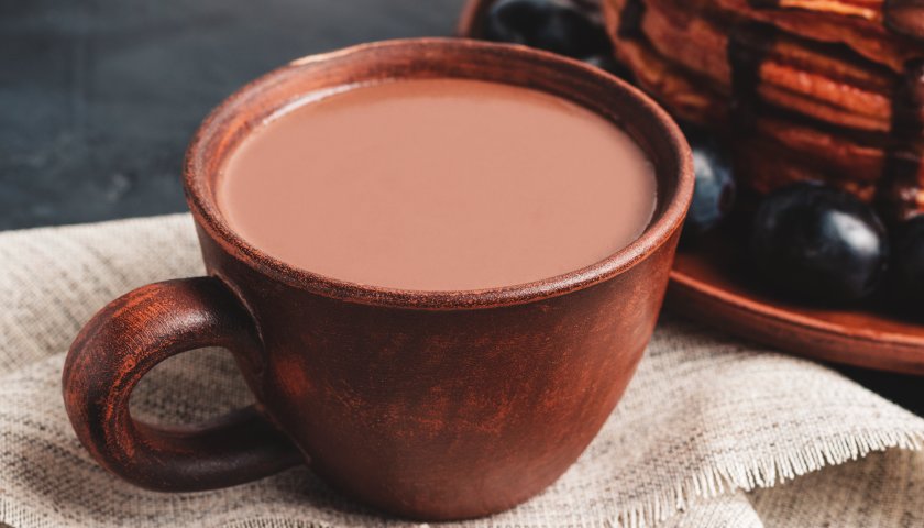 Chocolate quente com doce de leite e café