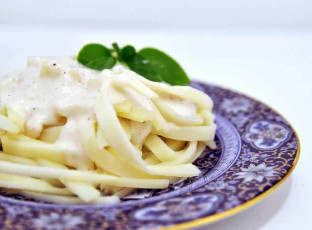 Macarrão com Molho Branco Cetogênico