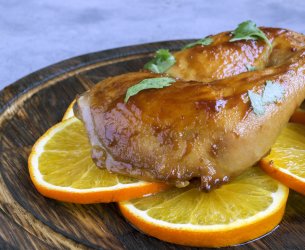 Coxa e Sobrecoxa de Frango Assado ao Molho de Laranja