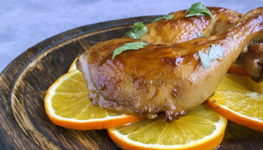 Coxa e Sobrecoxa ao Molho de Laranja Coxa e Sobrecoxa ao Molho de Laranja