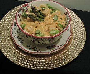 Macarrão com Estrogonofe de Bacalhau e Aspargos Verdes