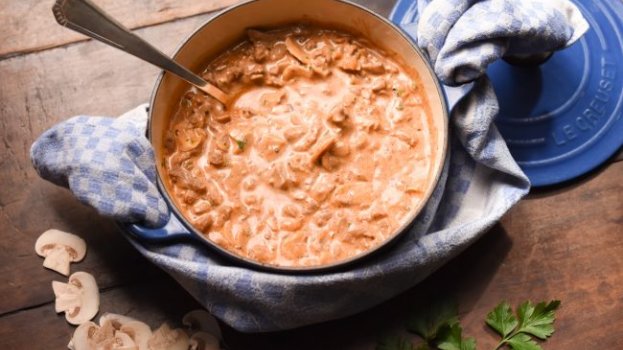 Estrogonofe de Frango com Iogurte Estrogonofe de Frango com Iogurte