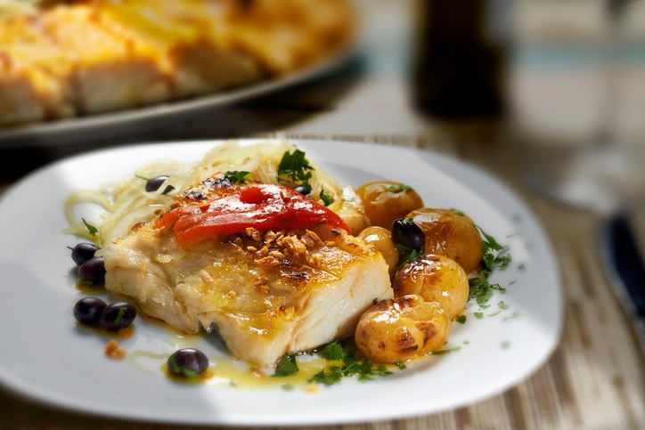 Bacalhau à lagareiro com brocolis e arroz garoando d - Picture of