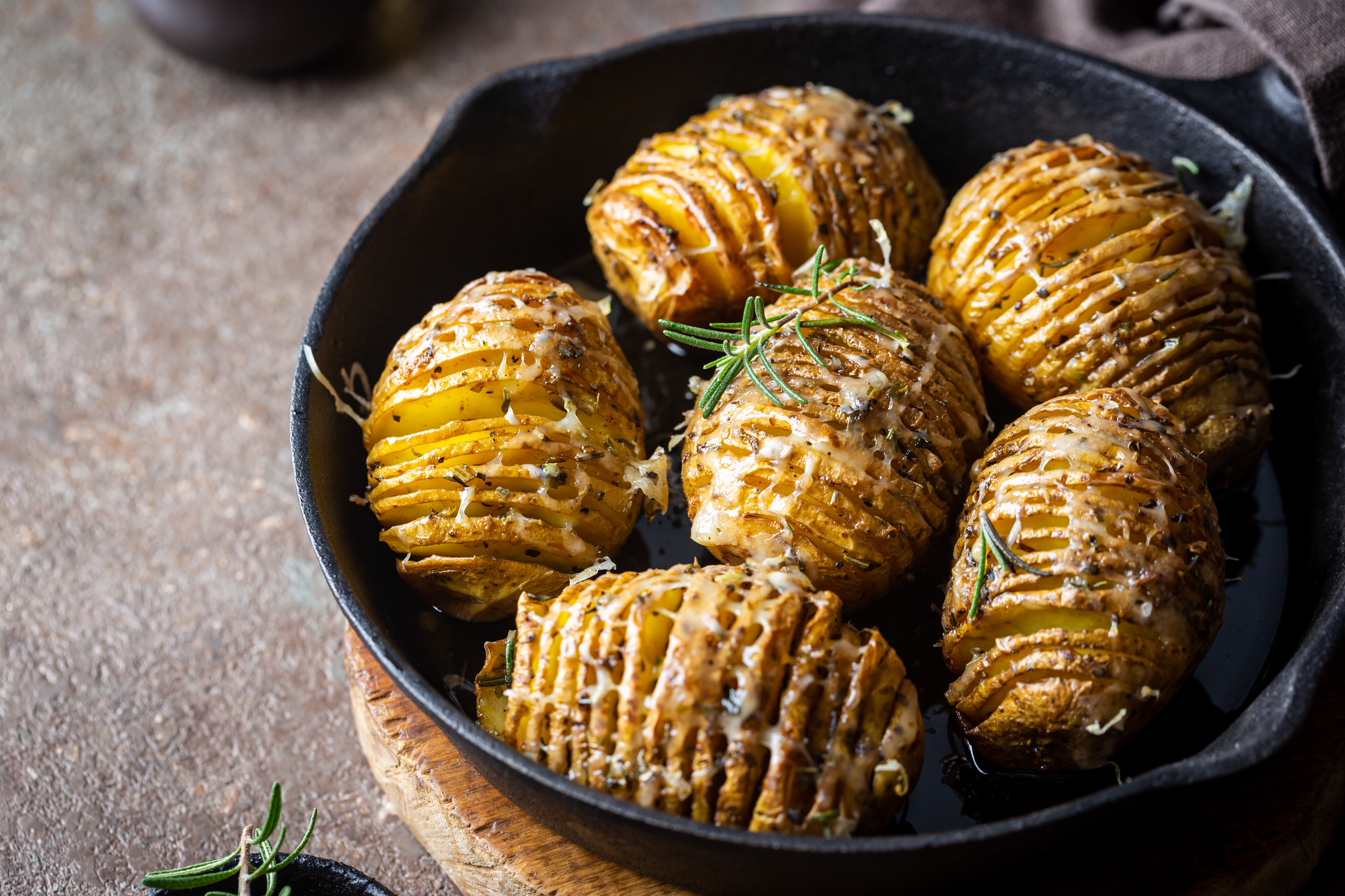 Batata frita com queijo e bacon na airfryer