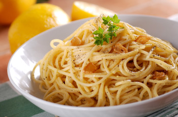 Espaguete Al Limone com Frango