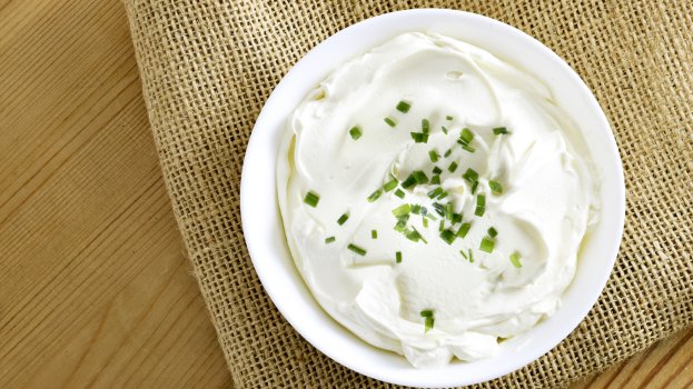 Molho de iogurte com ervas para saladas